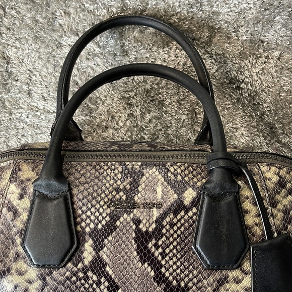 GUC- MICHAEL KORS embossed leather bag - Picture 6 of 15